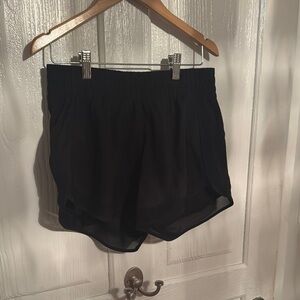 Athleta Women Mesh Racer Run Short 4” Size Small Color Black